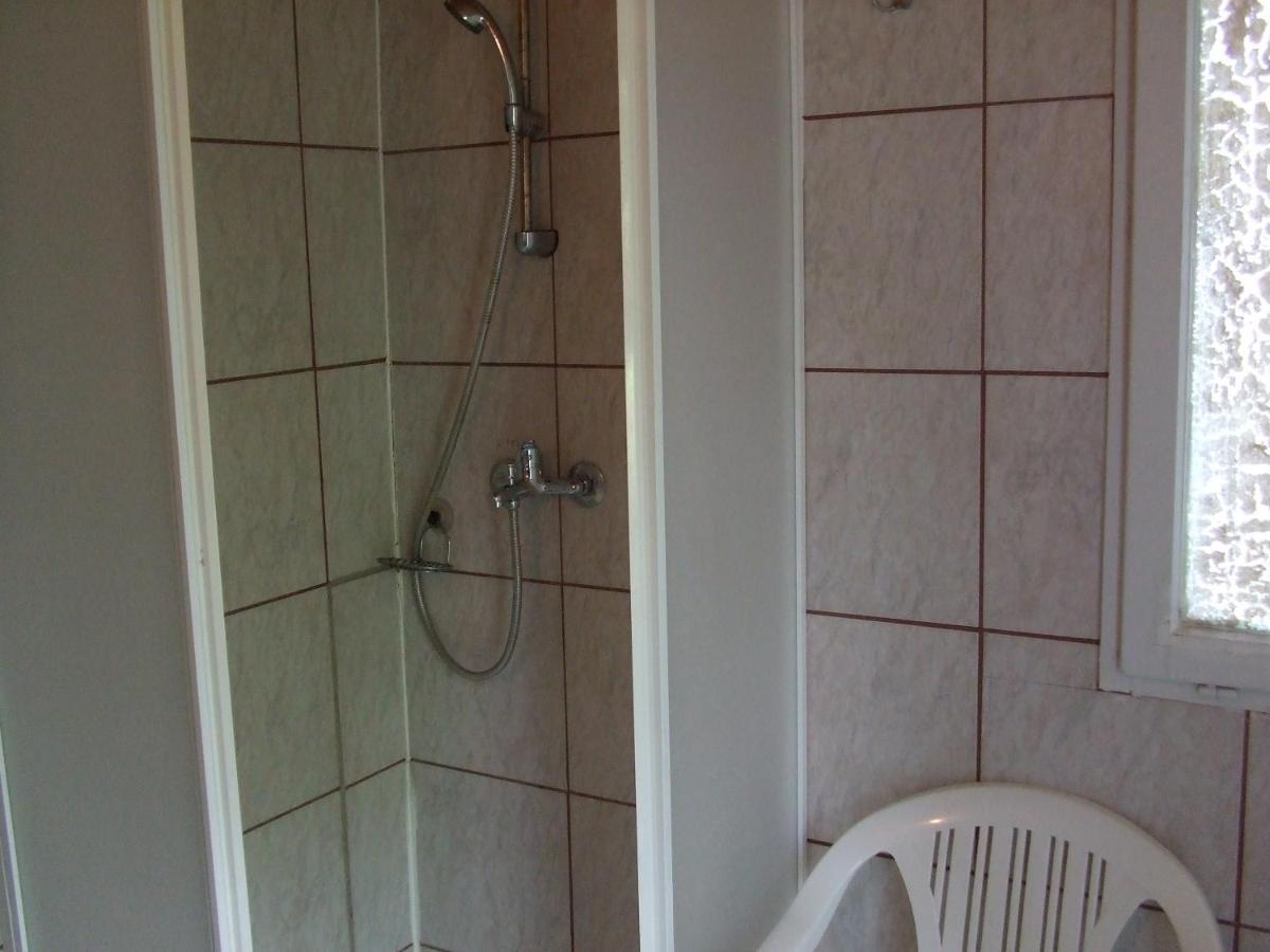 Kemping - Kantin Hotel Bazakerettye Bagian luar foto